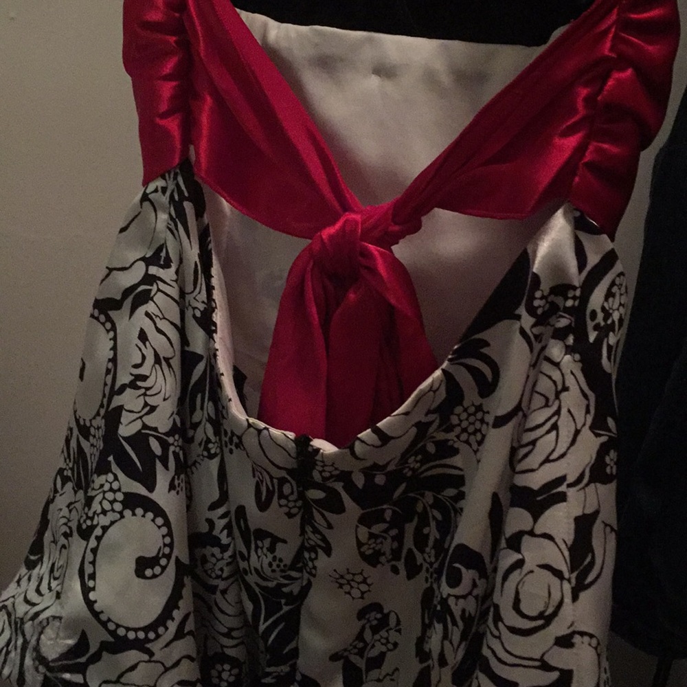 Backless Semi-Formal Dress - Picture 3 of 5